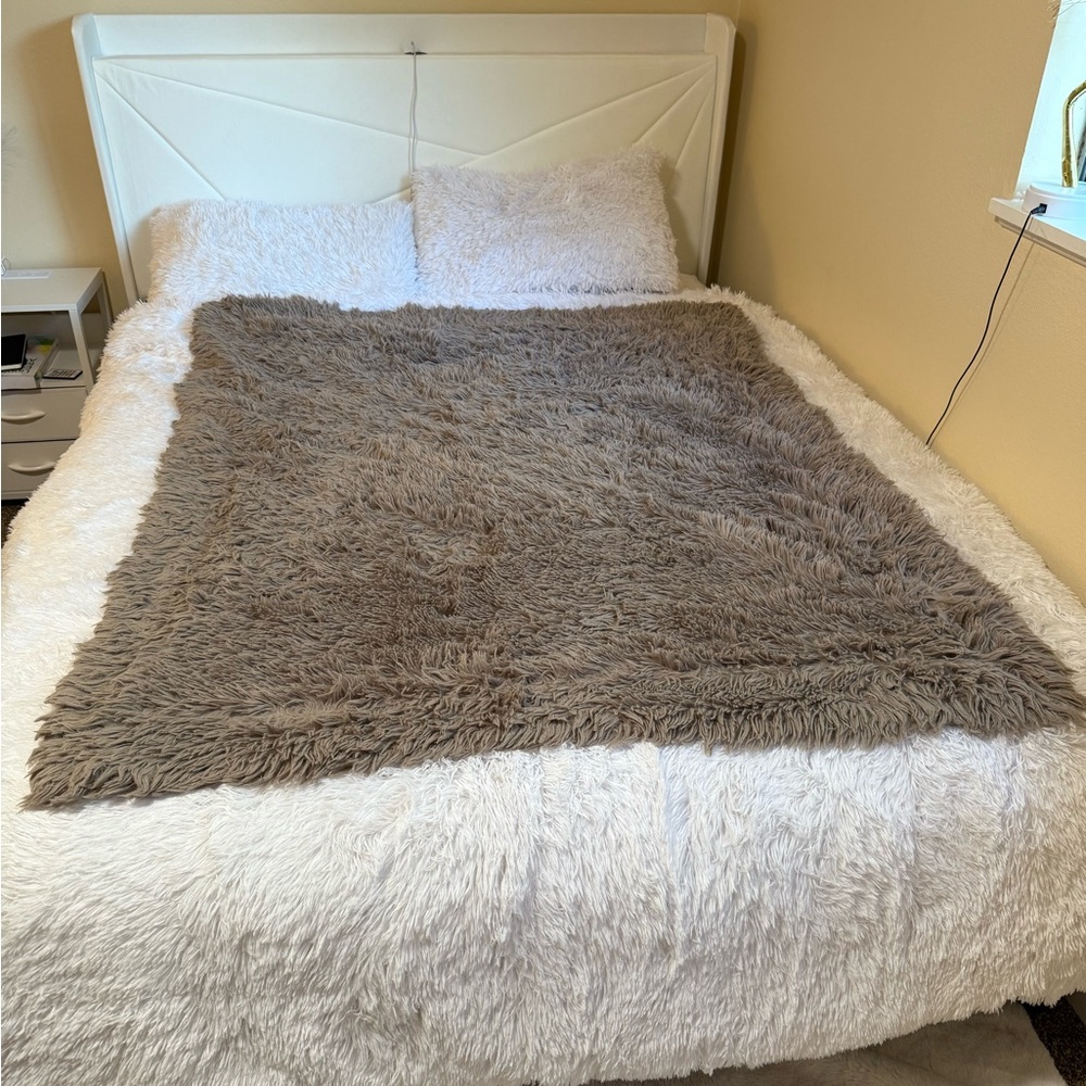 Dark tan / light brown fur blanket